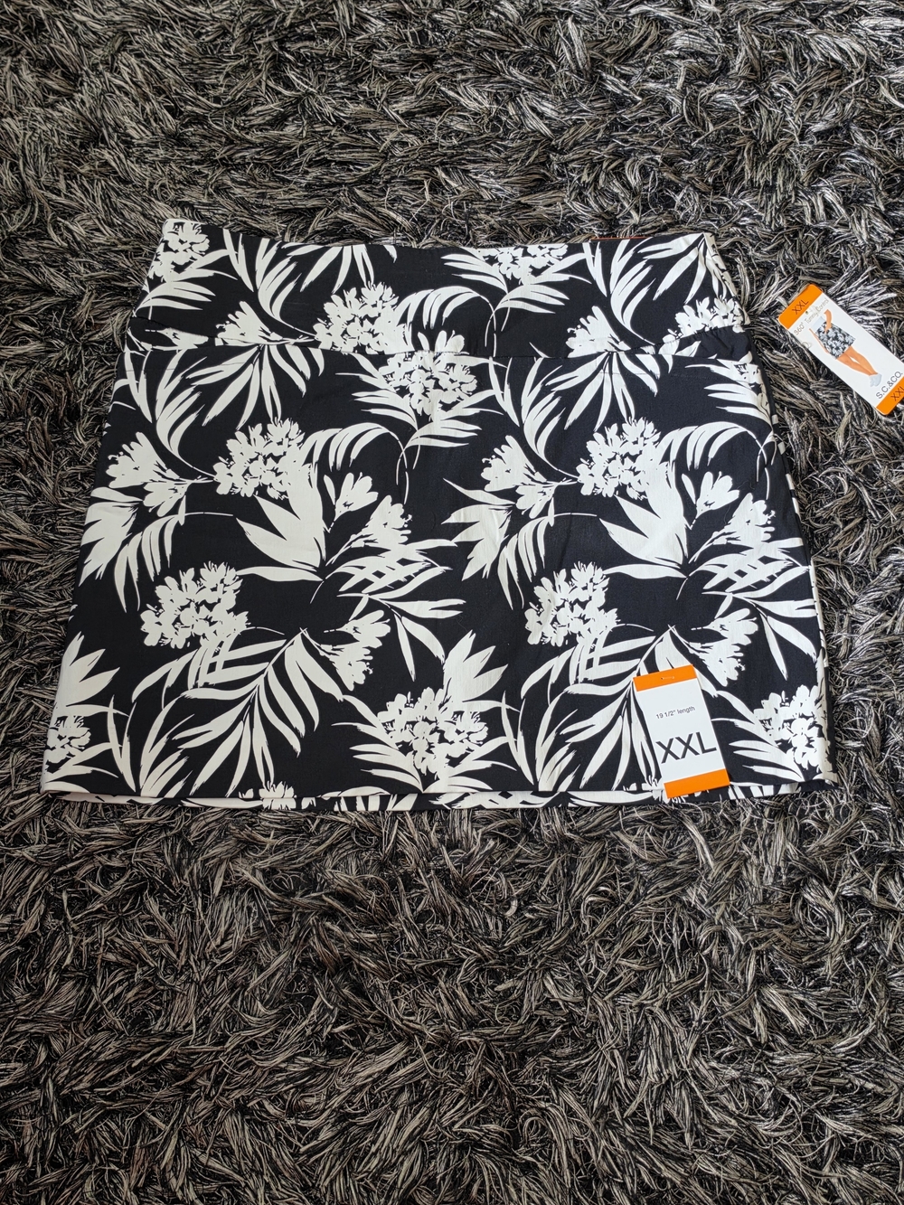 Black & White Floral Mini Skirt - XX-Large